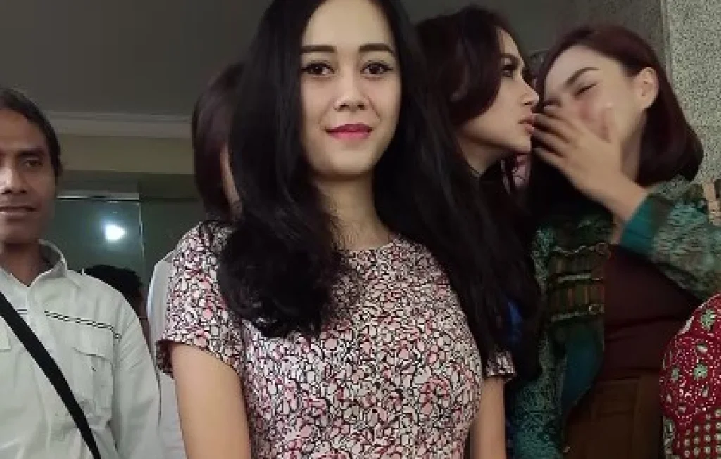 Artis Inisial AK